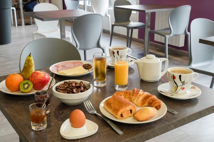 Breakfast/Coffee Service 37 of 51