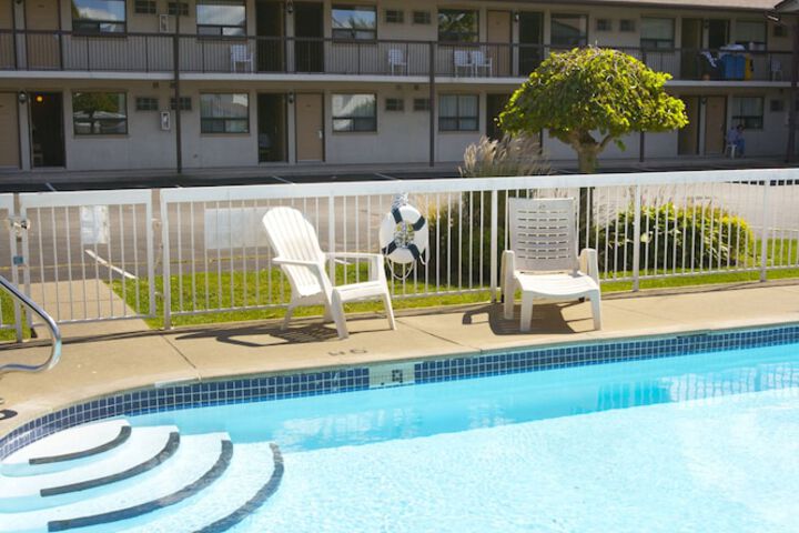 Hotel with Pool