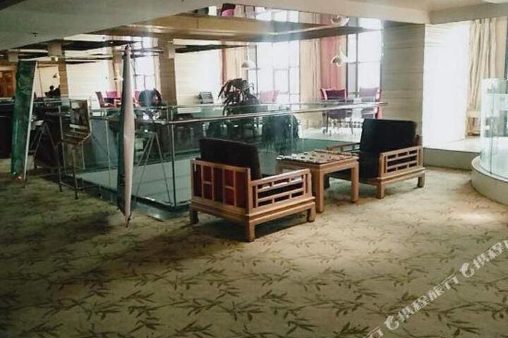 Yuelong Leisure Business Hotel