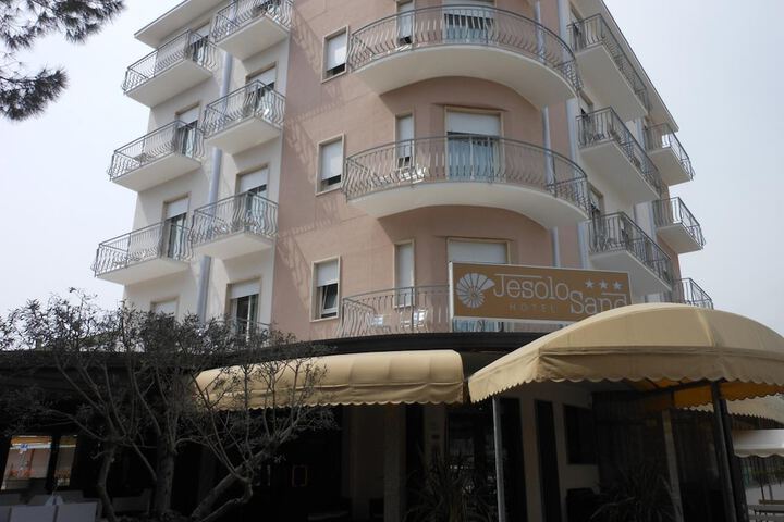 Hotel 62 of 64