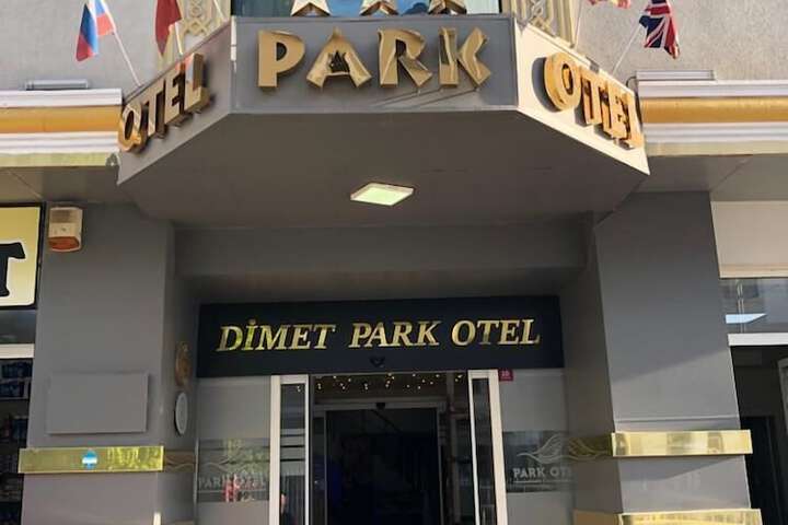Exterior of Dimet Park Hotel