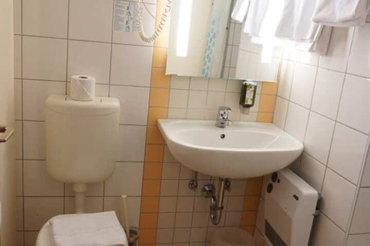 Room 53 of 82