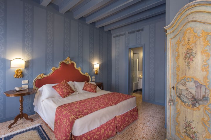 Room 8 of 92