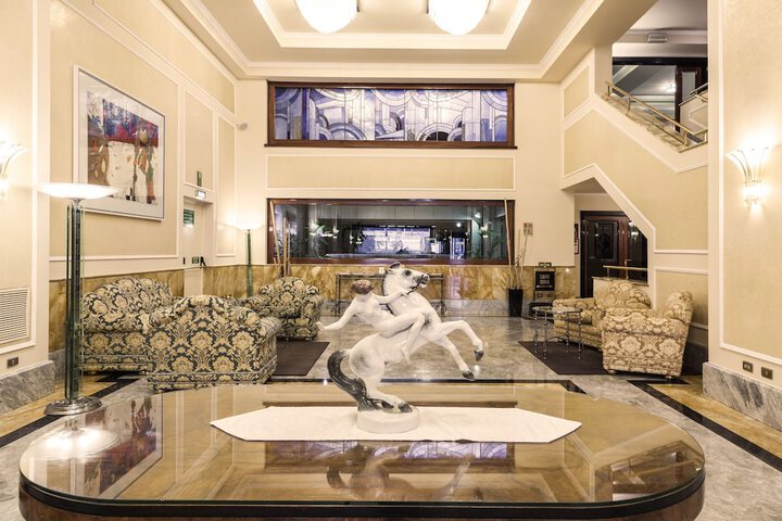 Entrance & Lobby