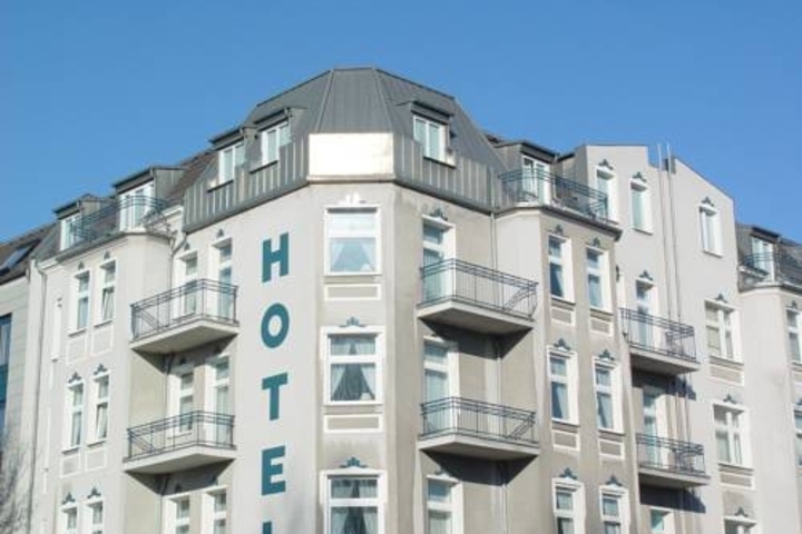 HOTEL LARAT