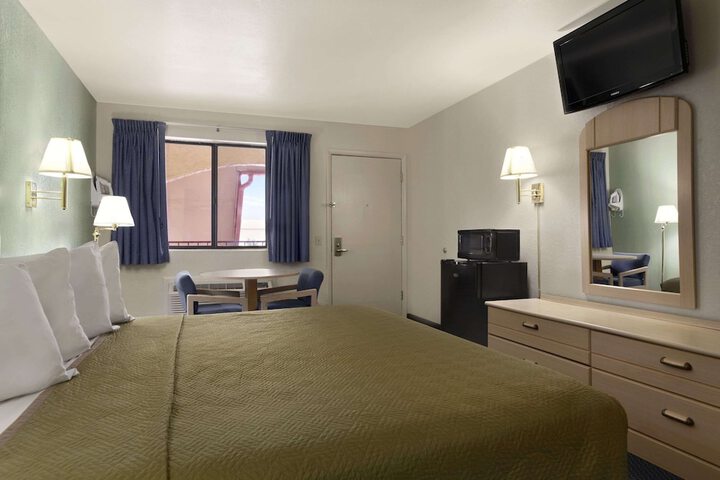 Room 3 of 36