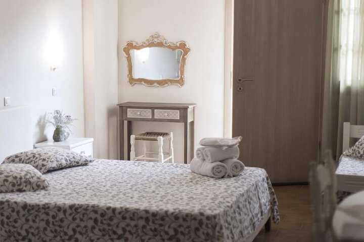 Room 32 of 64