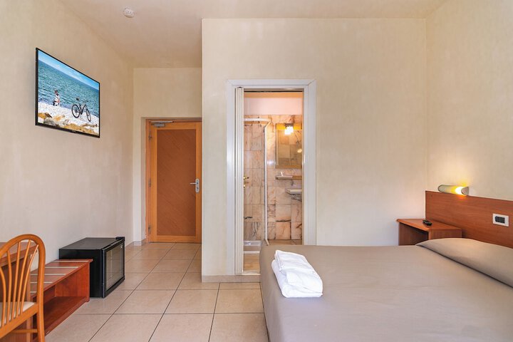 Room 48 of 119