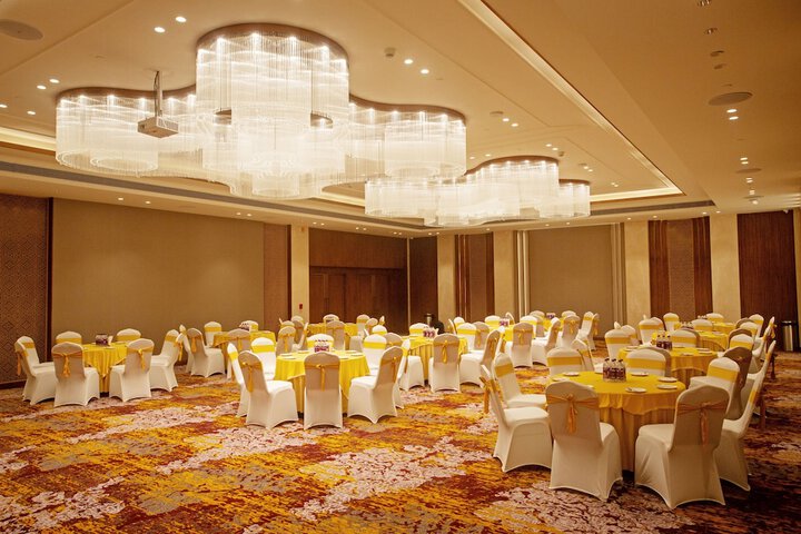 Ballroom/Hall 87 of 111