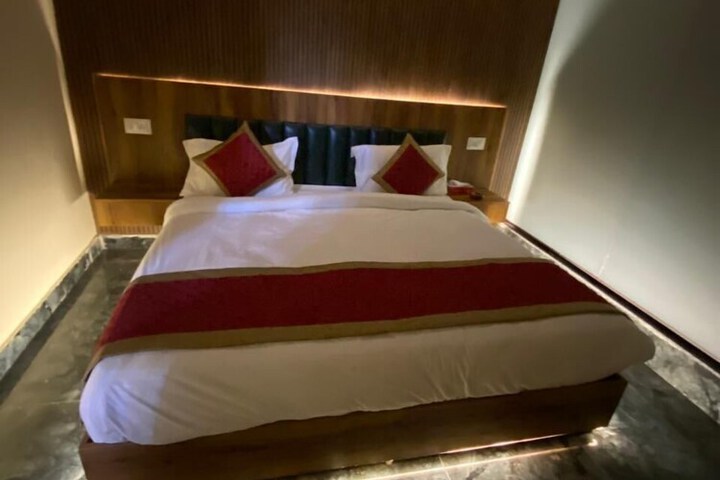 Room 3 of 7