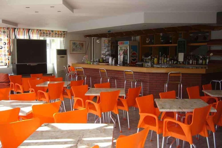 Lounge 50 of 56