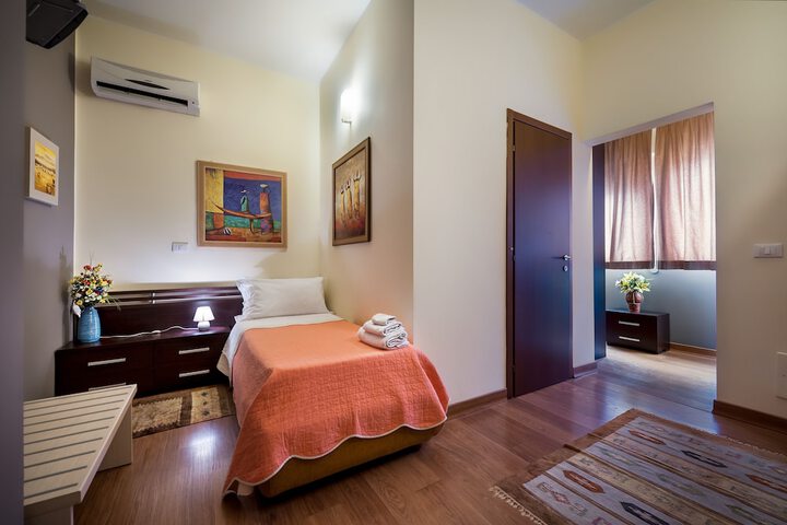 Room 27 of 50