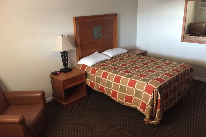Room 6 of 14