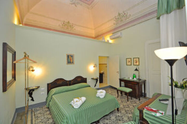 Room 10 of 21