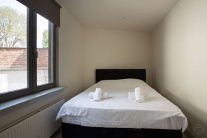 Room 43 of 168