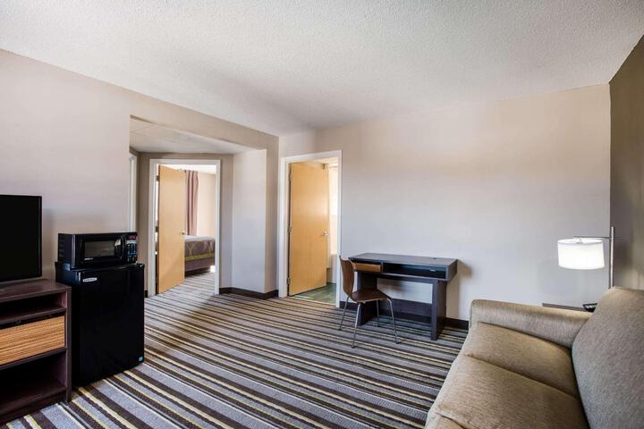 1 Queen Bed Accessible Room (6 of 12)