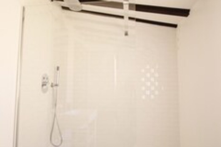 Room 8 of 28