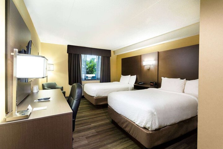 Room 8 of 32