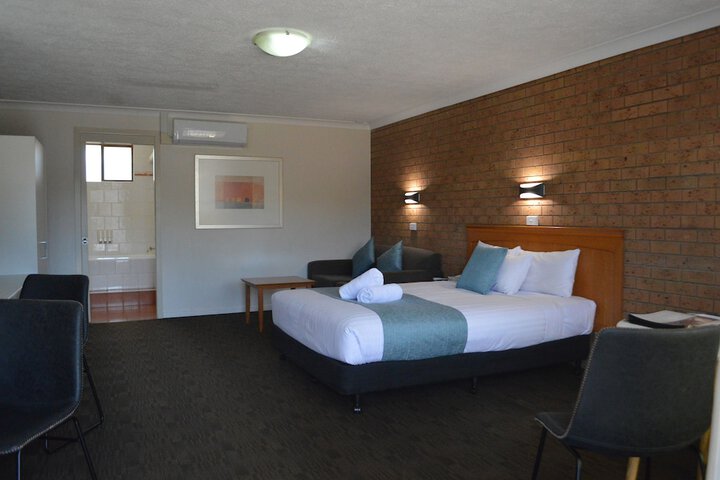 Exterior of James Street Motor Inn