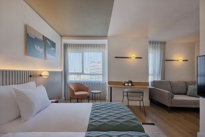 Room 45 of 100