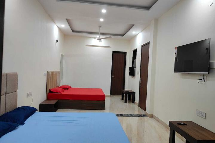 Room 2 of 7