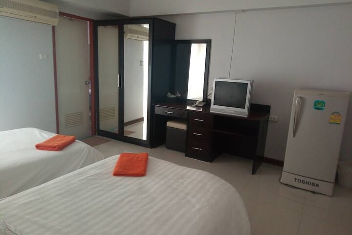 Room 27 of 68