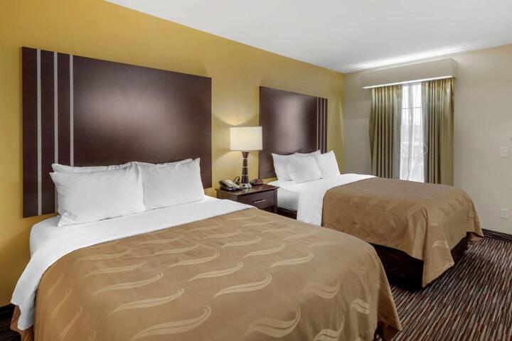 2 Double Beds (15 of 24)
