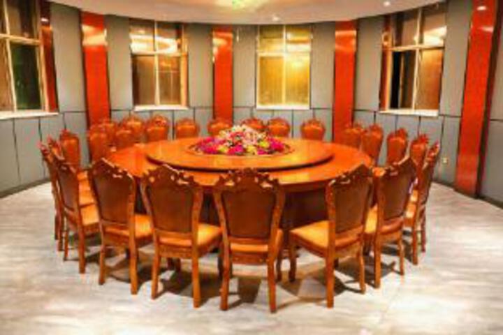 Dining 4 of 23