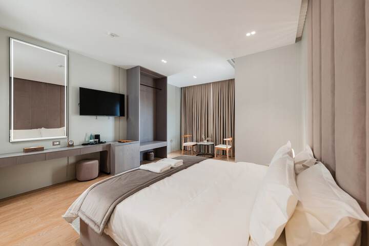 Room 34 of 115