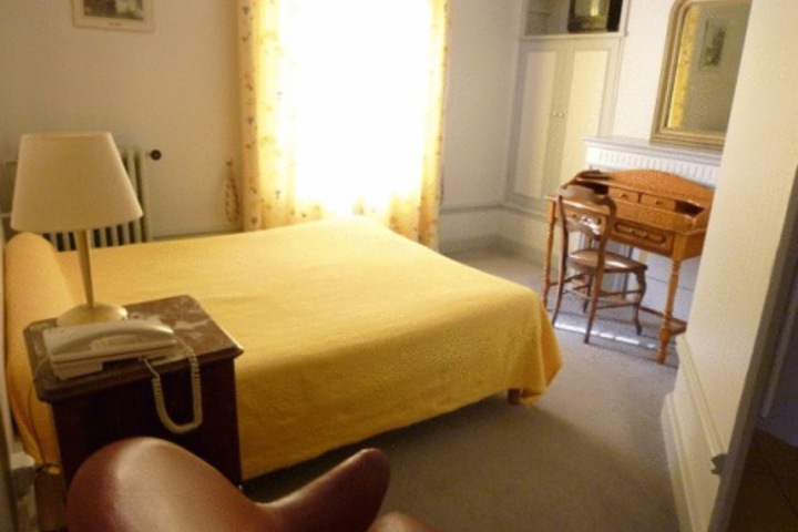Room 5 of 10