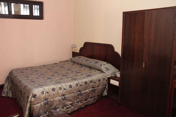 Room 6 of 14