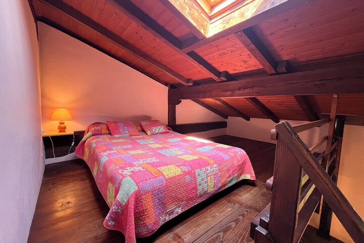 Room 9 of 28