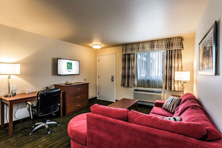Room 33 of 68