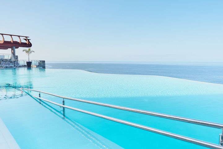 Hotel Pool