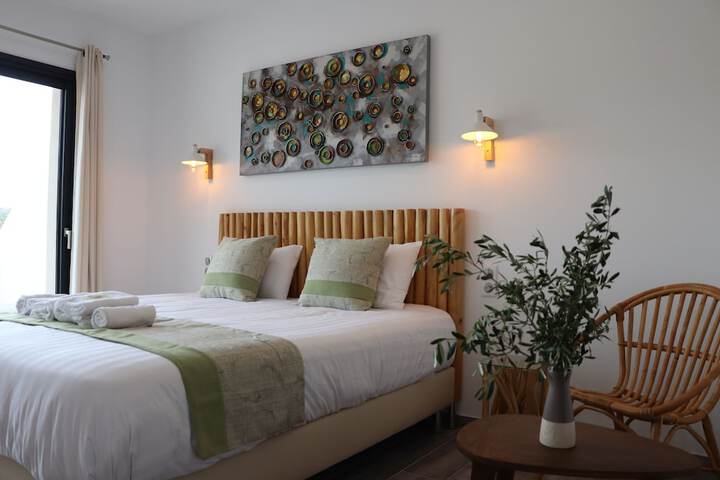 Room 5 of 28