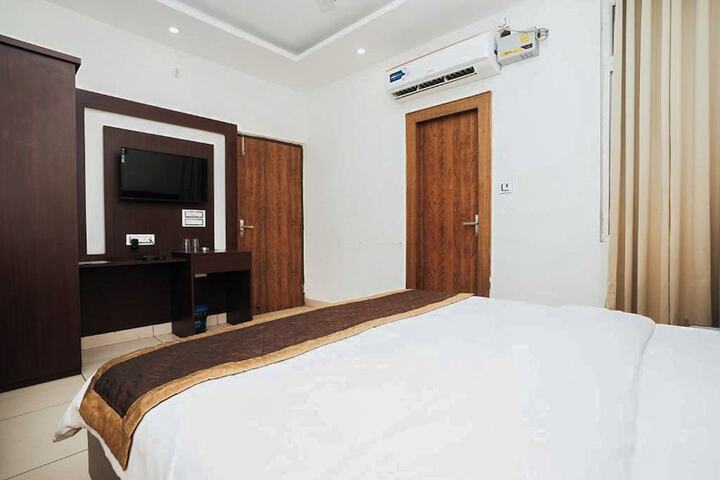 Room 11 of 53