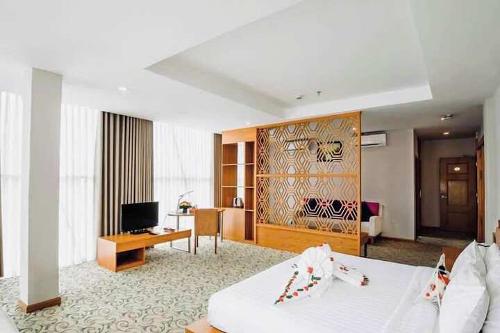 Room 9 of 33