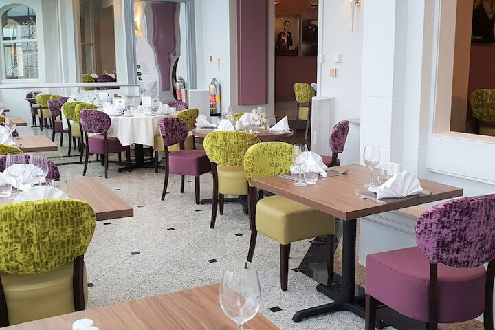 Dining 62 of 98
