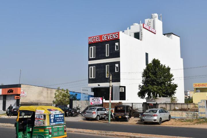 Hotel Devens Mansarovar