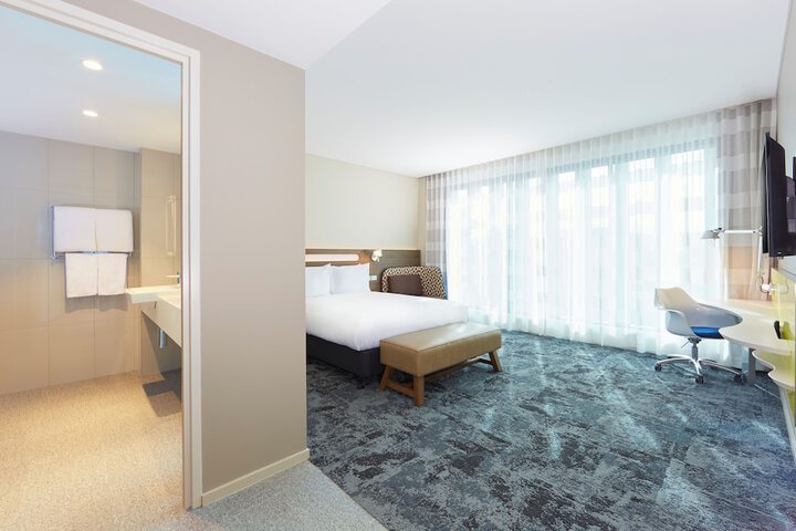 Room 2 of 40