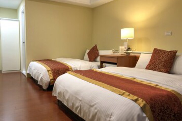 Room 13 of 19