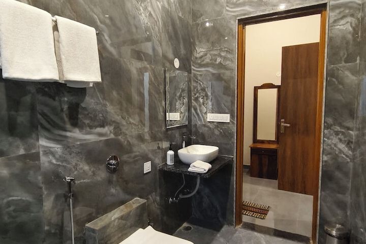 Room 8 of 15