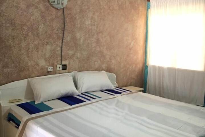 Room 6 of 27