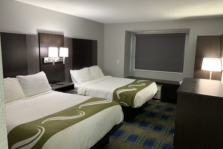 1 Queen Bed (13 of 22)