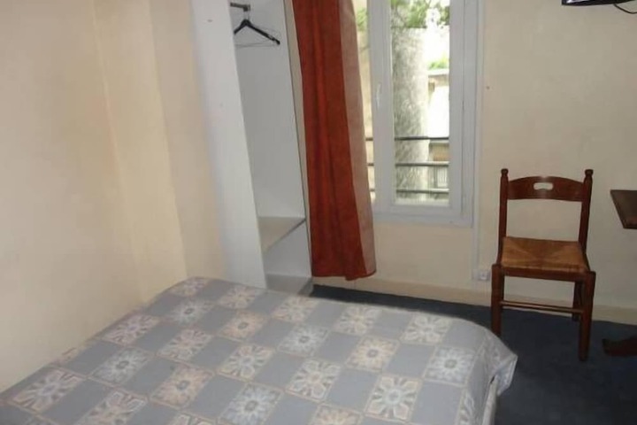 Room 4 of 18