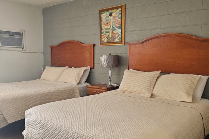 Room 11 of 30