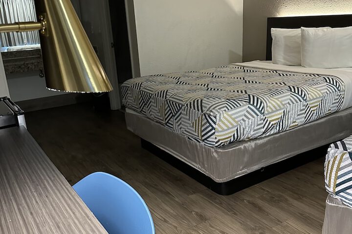 2 Queen Beds (19 of 20)