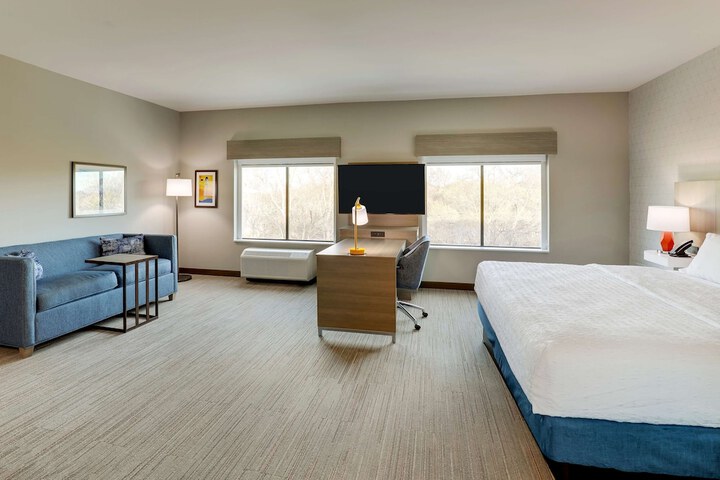 2 Queen Beds Hearing Accessible (13 of 30)