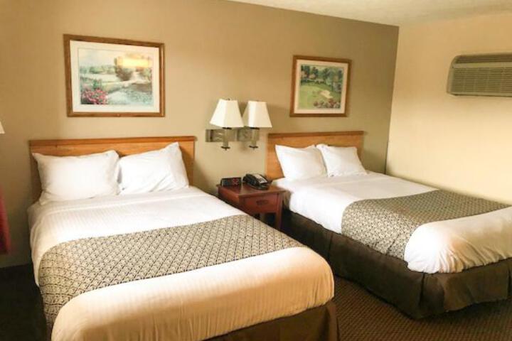 2 Double Beds (4 of 9)