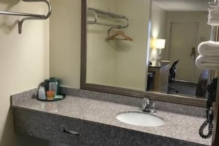 Room 32 of 34